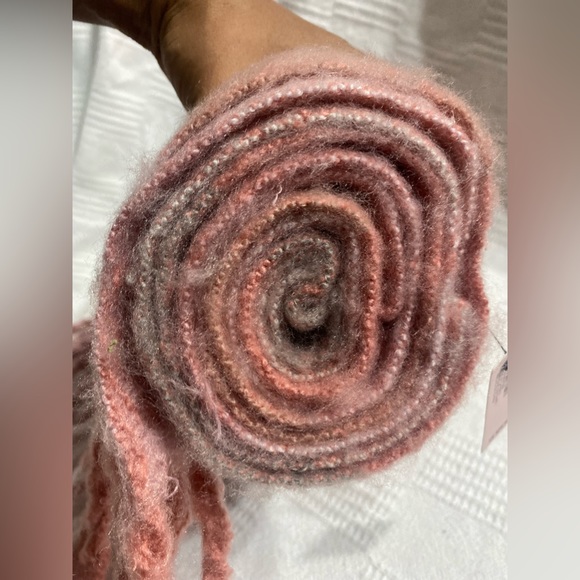 Victoria secret scarf 🧣 NWT - Picture 2 of 3